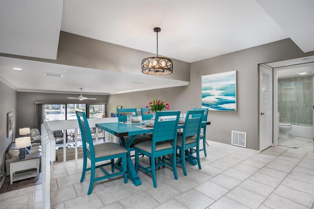 For Sale: $809,000 (2 beds, 2 baths, 1352 Square Feet)