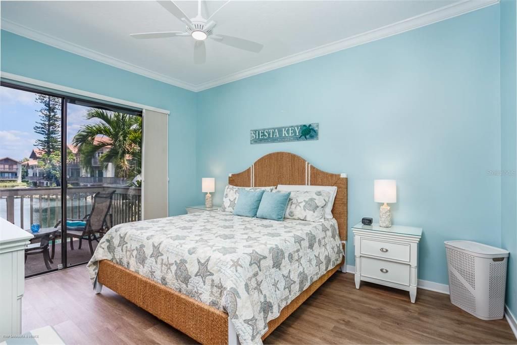 For Sale: $809,000 (2 beds, 2 baths, 1352 Square Feet)