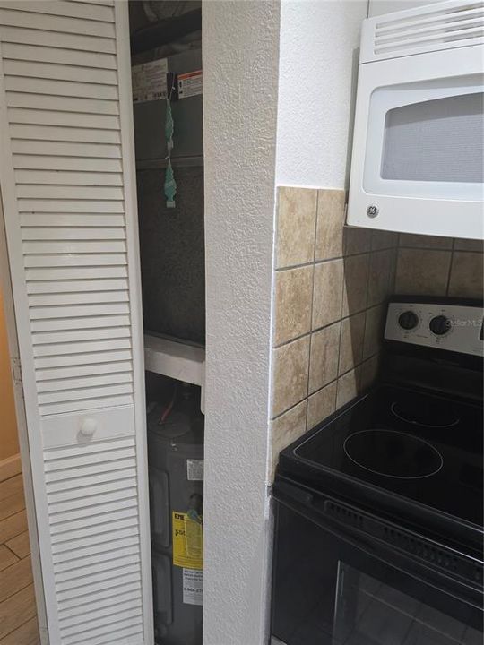 For Sale: $115,000 (1 beds, 1 baths, 626 Square Feet)