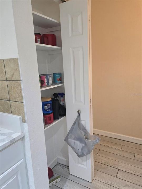 For Sale: $115,000 (1 beds, 1 baths, 626 Square Feet)