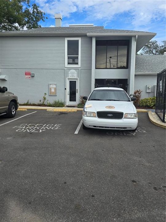 For Sale: $115,000 (1 beds, 1 baths, 626 Square Feet)