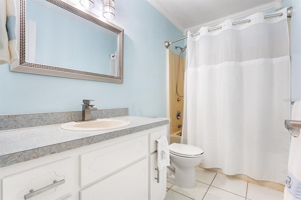 For Sale: $399,900 (3 beds, 2 baths, 1981 Square Feet)