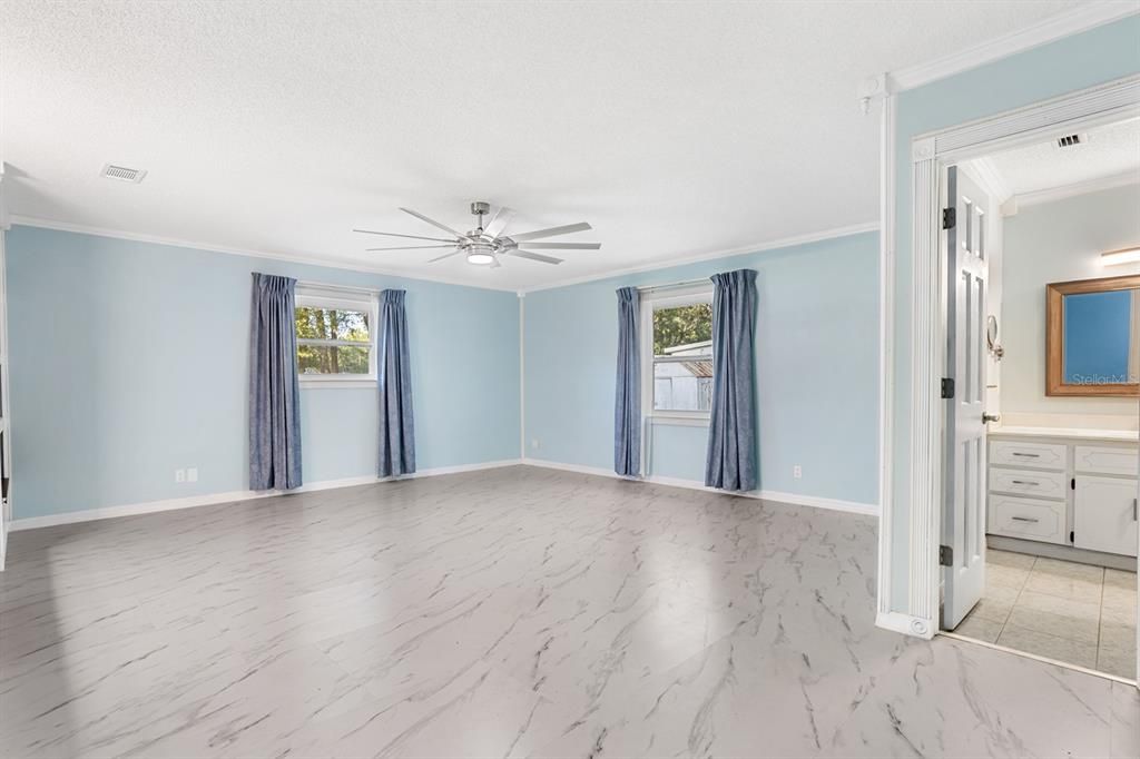 For Sale: $399,900 (3 beds, 2 baths, 1981 Square Feet)