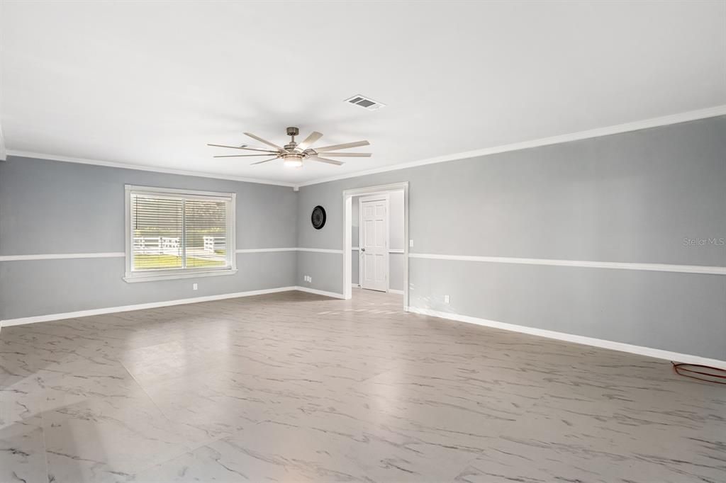 For Sale: $399,900 (3 beds, 2 baths, 1981 Square Feet)