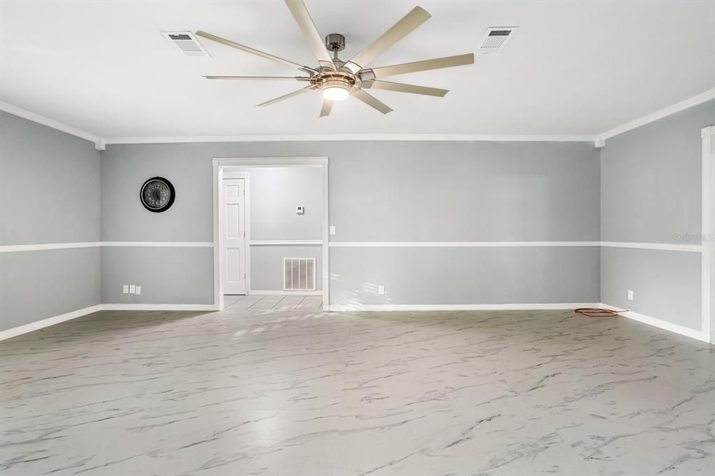 For Sale: $399,900 (3 beds, 2 baths, 1981 Square Feet)