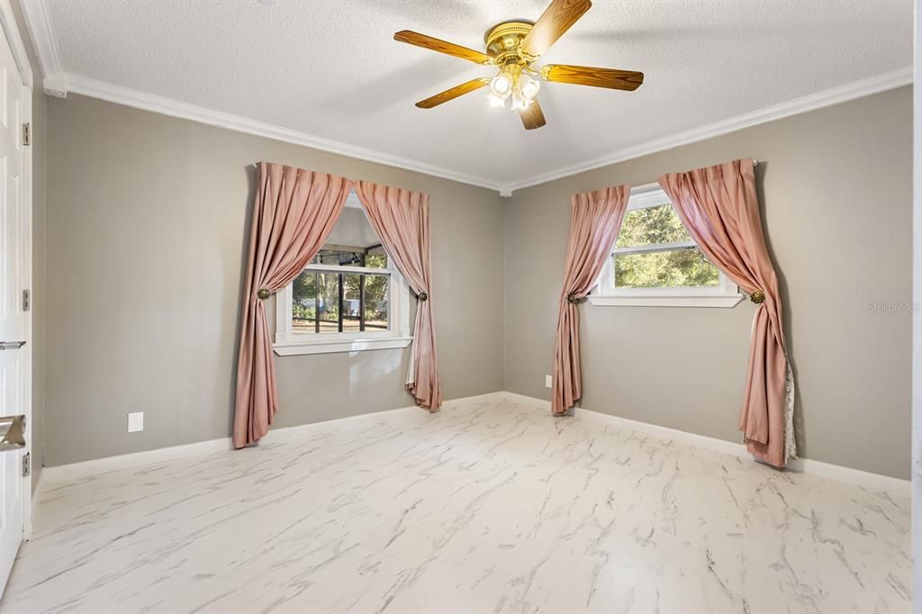 For Sale: $399,900 (3 beds, 2 baths, 1981 Square Feet)