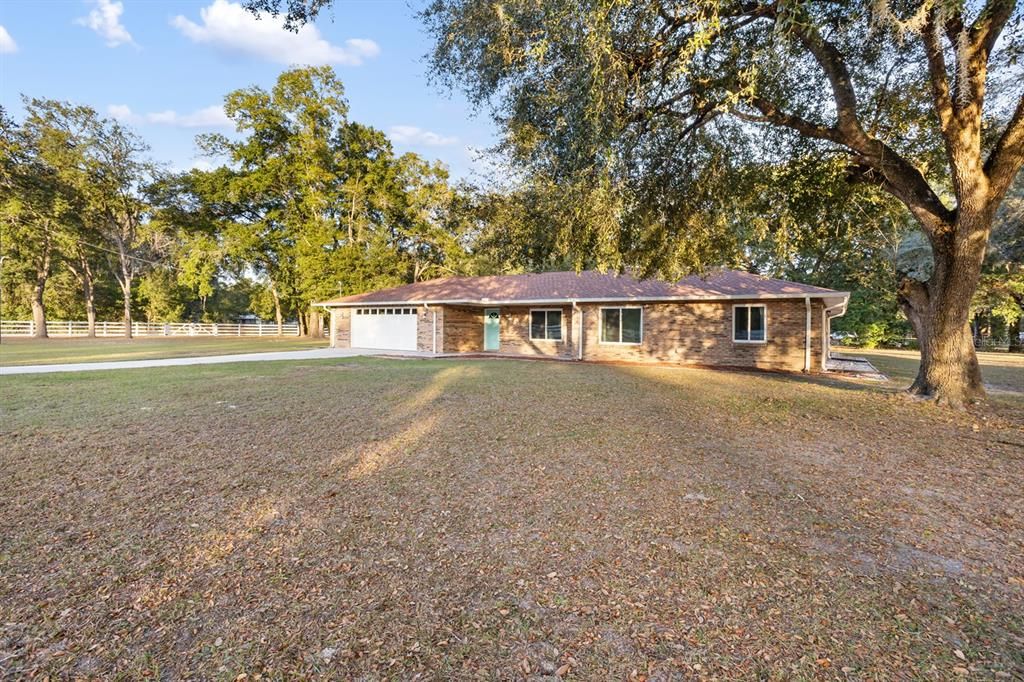 For Sale: $399,900 (3 beds, 2 baths, 1981 Square Feet)