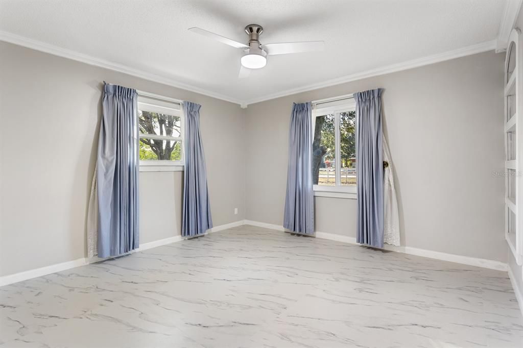 For Sale: $399,900 (3 beds, 2 baths, 1981 Square Feet)