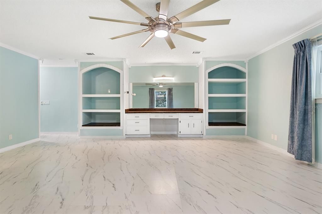 For Sale: $399,900 (3 beds, 2 baths, 1981 Square Feet)