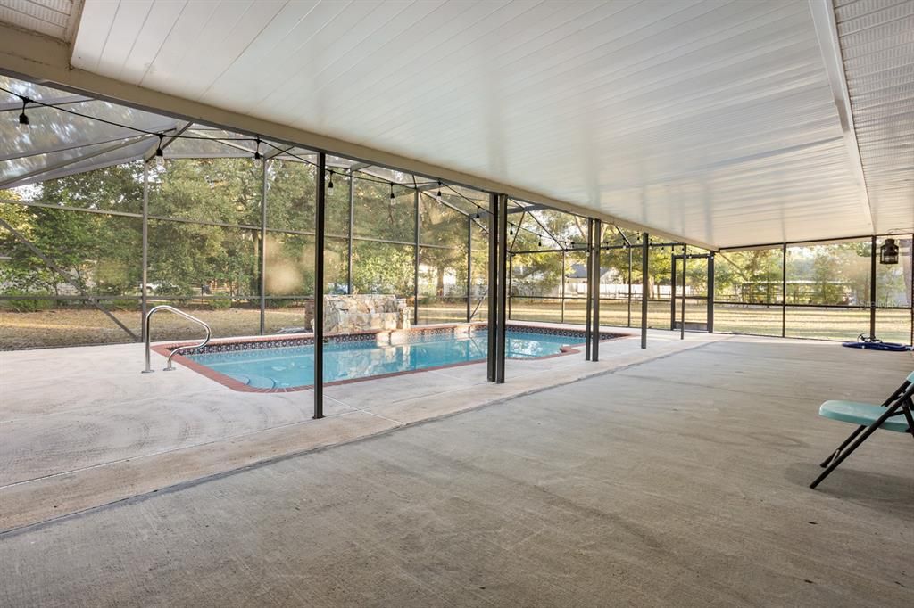 For Sale: $399,900 (3 beds, 2 baths, 1981 Square Feet)