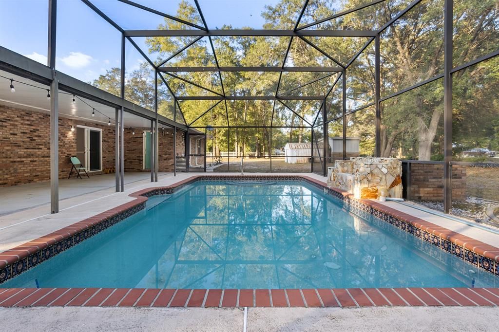 For Sale: $399,900 (3 beds, 2 baths, 1981 Square Feet)