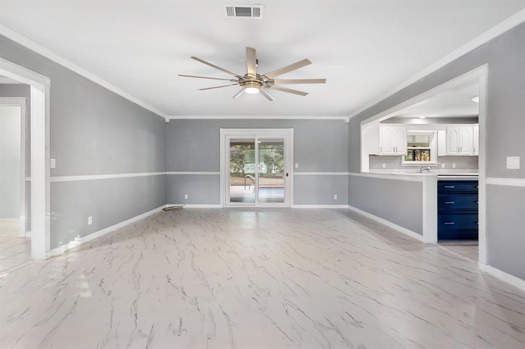 For Sale: $399,900 (3 beds, 2 baths, 1981 Square Feet)