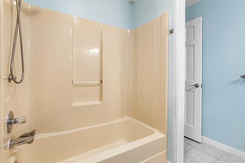 For Sale: $399,900 (3 beds, 2 baths, 1981 Square Feet)