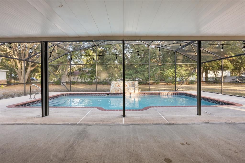 For Sale: $399,900 (3 beds, 2 baths, 1981 Square Feet)