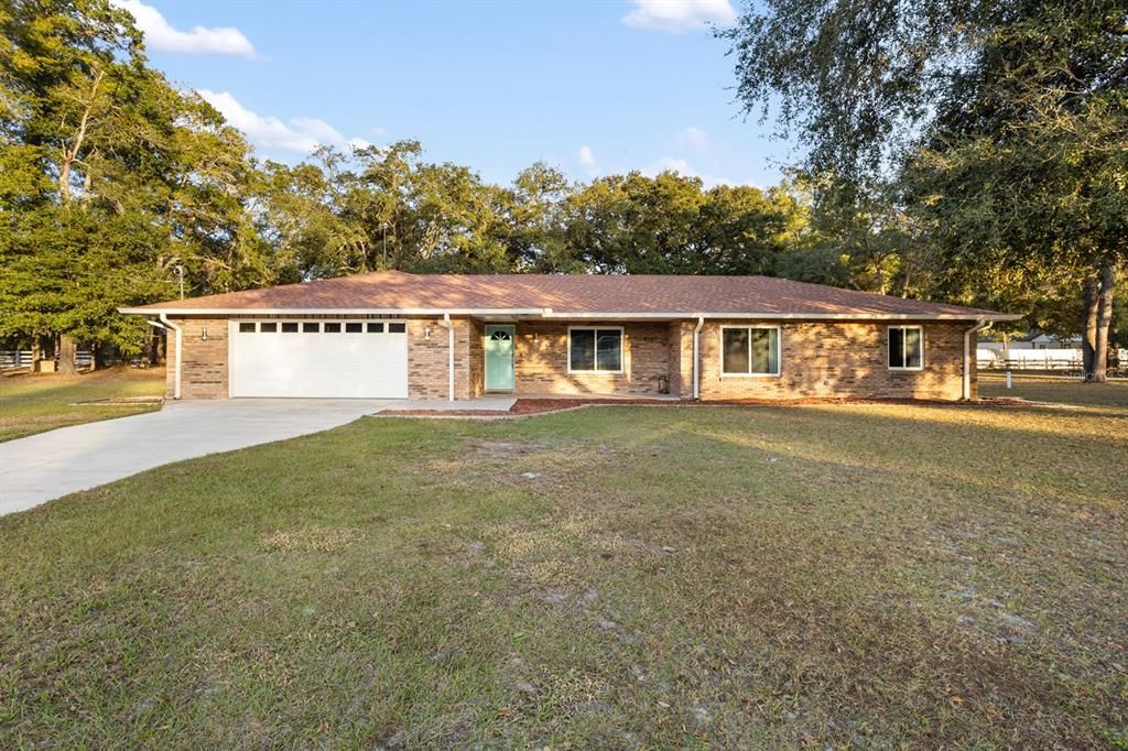 For Sale: $399,900 (3 beds, 2 baths, 1981 Square Feet)