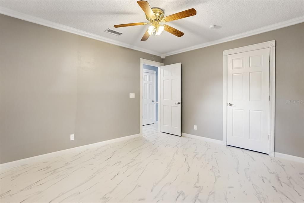 For Sale: $399,900 (3 beds, 2 baths, 1981 Square Feet)