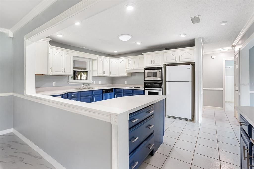 For Sale: $399,900 (3 beds, 2 baths, 1981 Square Feet)