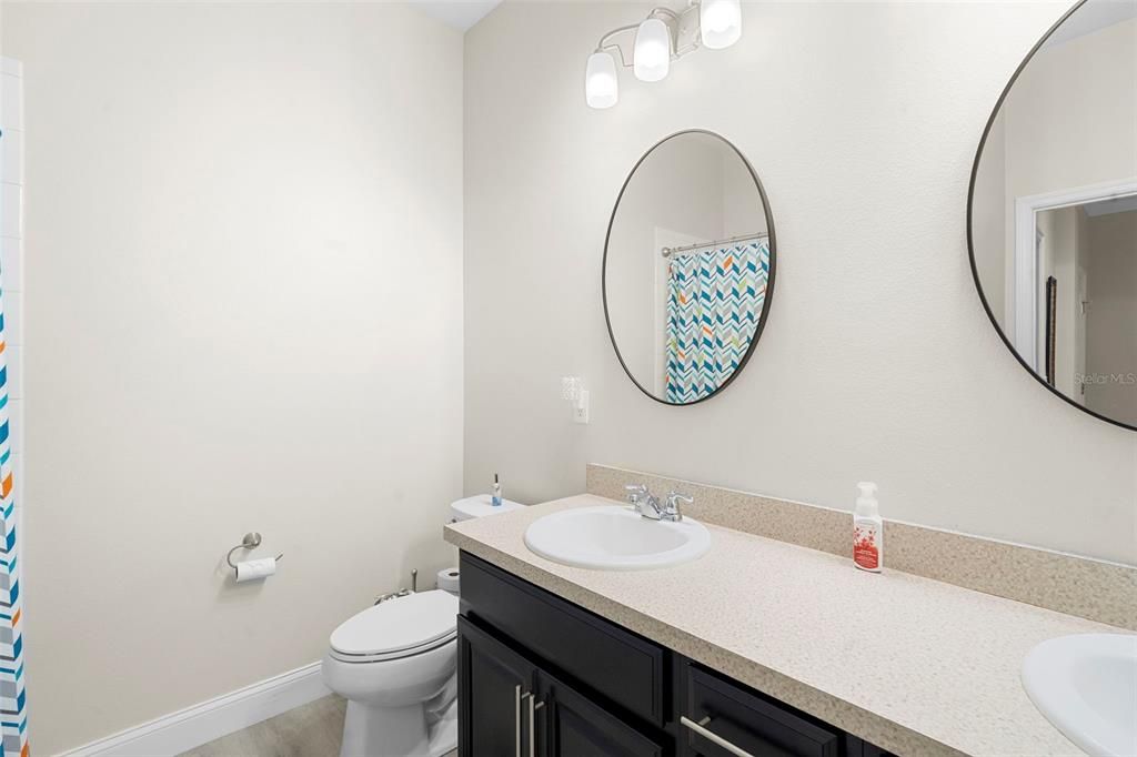 En Venta: $585,000 (3 camas, 2 baños, 2270 Pies cuadrados)