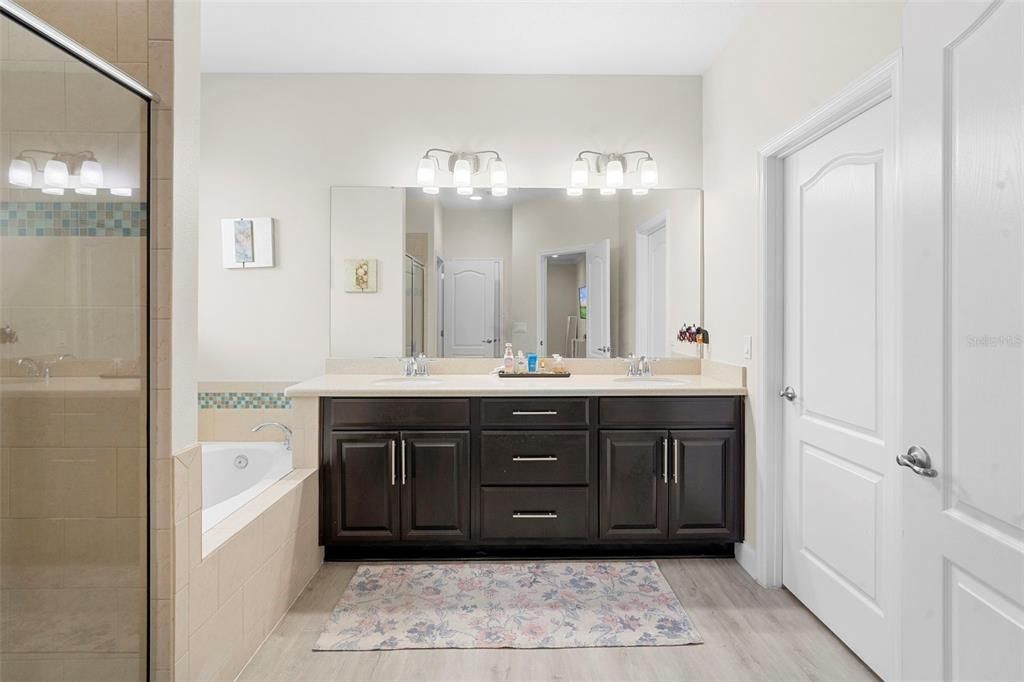 En Venta: $585,000 (3 camas, 2 baños, 2270 Pies cuadrados)