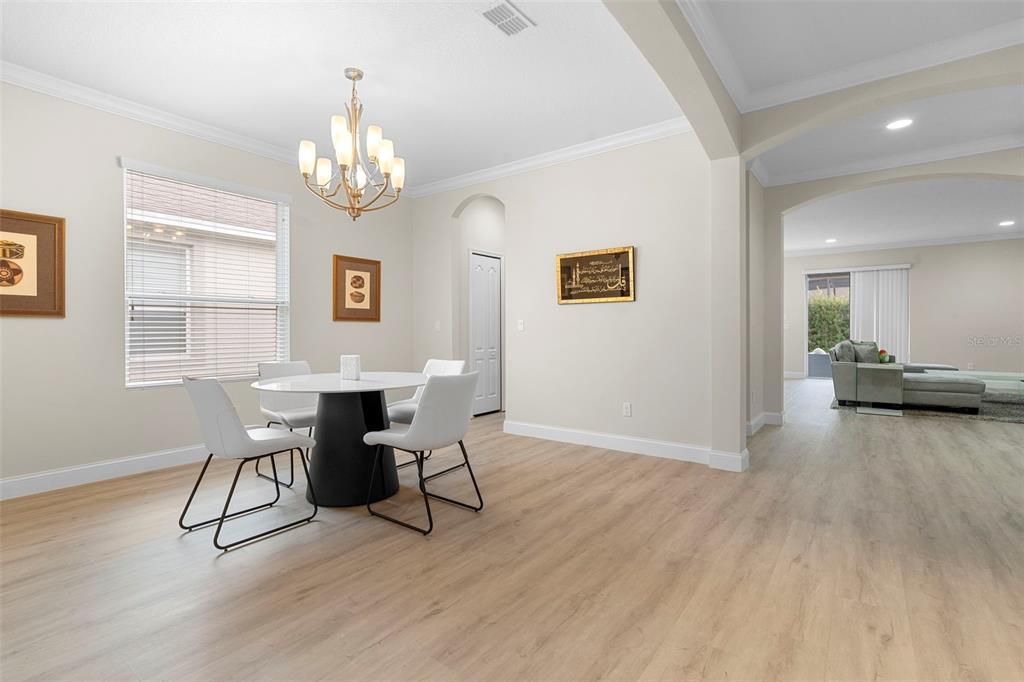 En Venta: $585,000 (3 camas, 2 baños, 2270 Pies cuadrados)