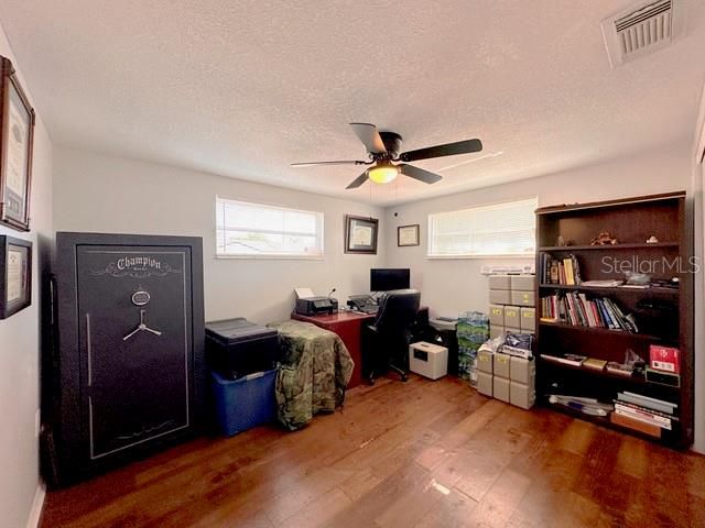 En Venta: $255,000 (3 camas, 2 baños, 1272 Pies cuadrados)