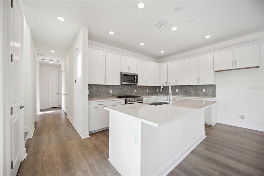 待售: $639,990 (4 贝兹, 3 浴室, 2295 平方英尺)