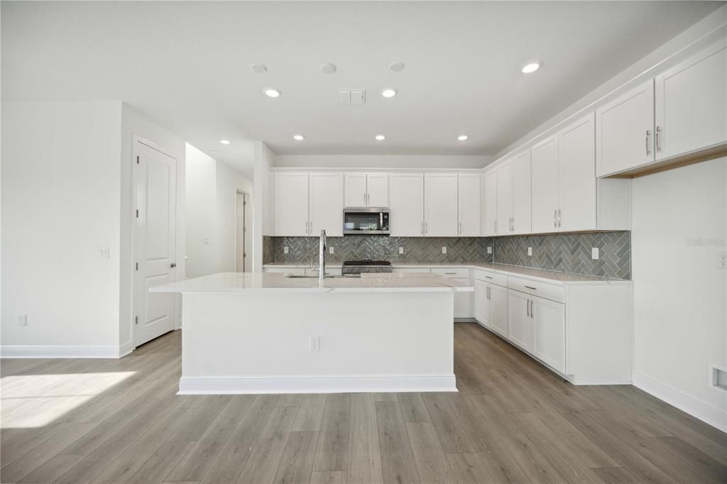 待售: $639,990 (4 贝兹, 3 浴室, 2295 平方英尺)