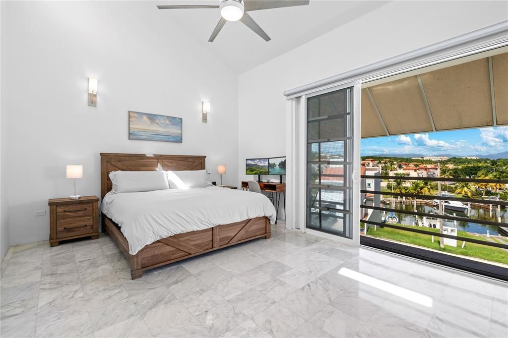 For Sale: $640,000 (3 beds, 2 baths, 2500 Square Feet)