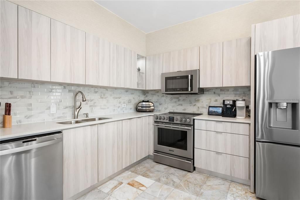 For Sale: $640,000 (3 beds, 2 baths, 2500 Square Feet)