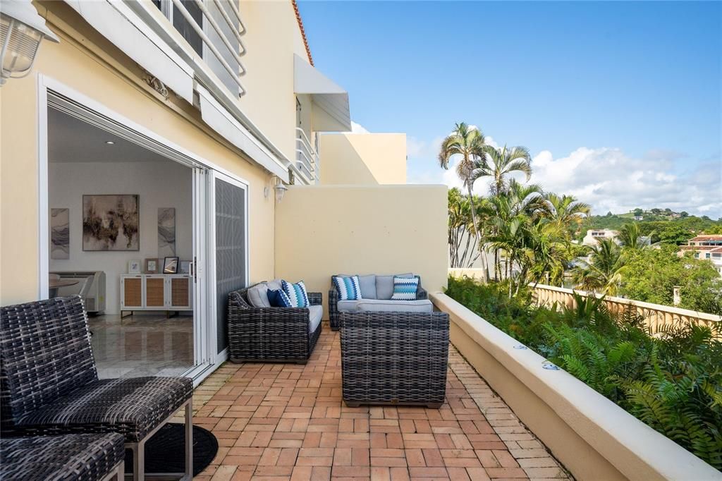 For Sale: $640,000 (3 beds, 2 baths, 2500 Square Feet)