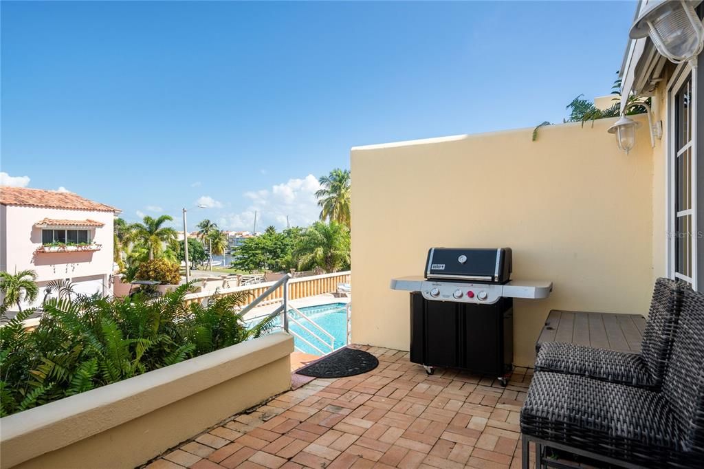 For Sale: $640,000 (3 beds, 2 baths, 2500 Square Feet)