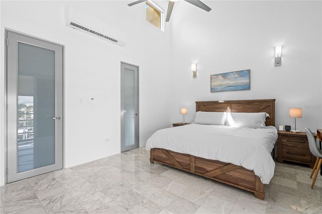 For Sale: $640,000 (3 beds, 2 baths, 2500 Square Feet)