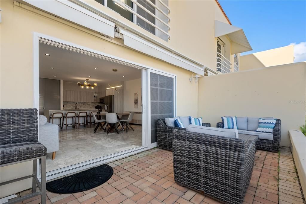 For Sale: $640,000 (3 beds, 2 baths, 2500 Square Feet)