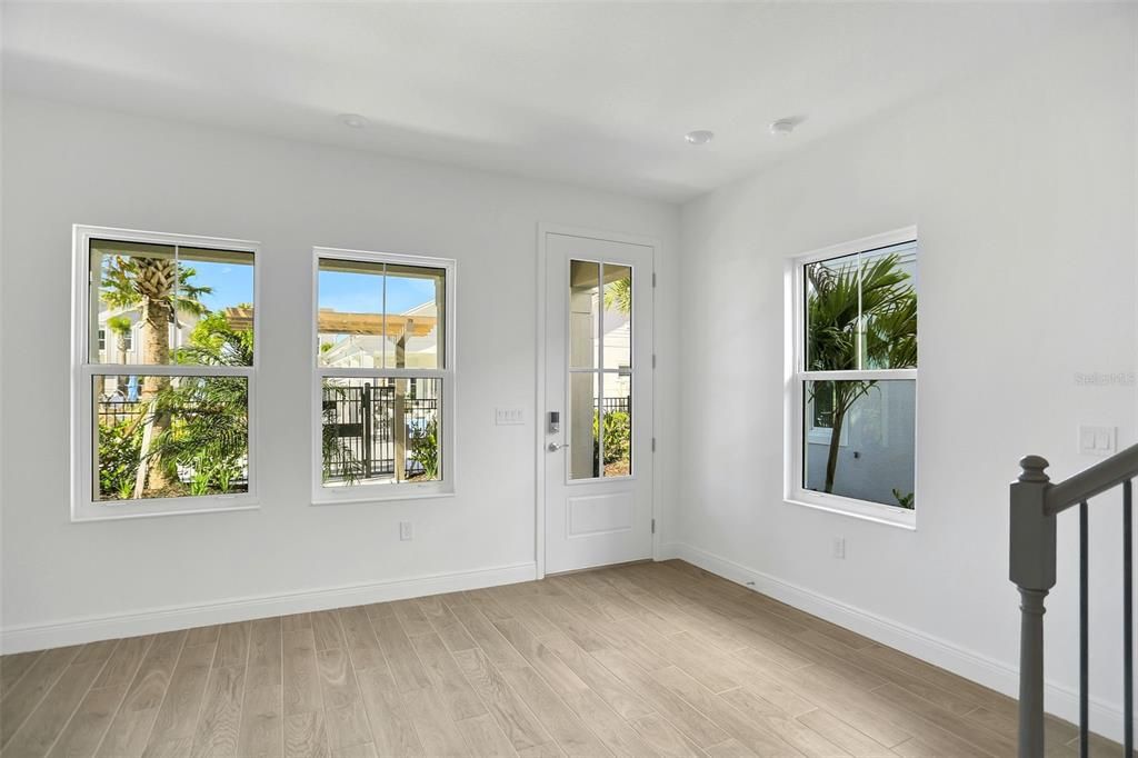 На продажу: $599,990 (4 спален, 2 ванн, 1891 Квадратных фут)