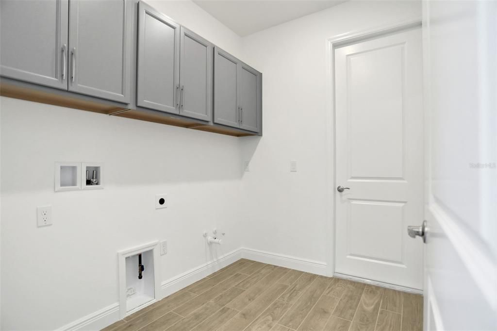 На продажу: $599,990 (4 спален, 2 ванн, 1891 Квадратных фут)