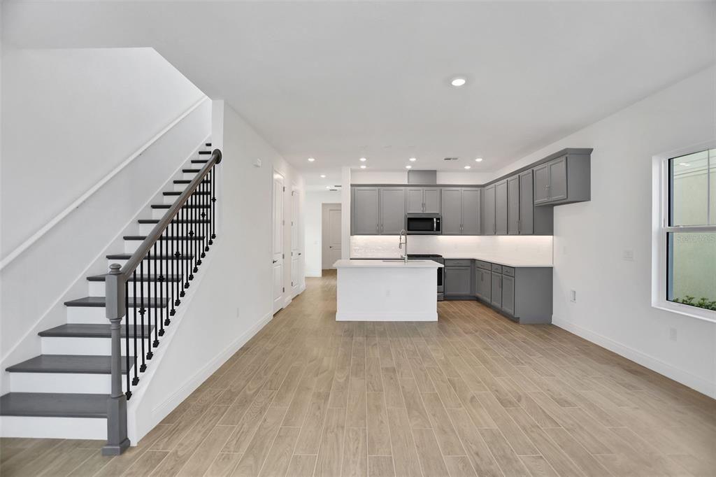 На продажу: $599,990 (4 спален, 2 ванн, 1891 Квадратных фут)