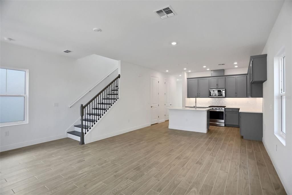 На продажу: $599,990 (4 спален, 2 ванн, 1891 Квадратных фут)