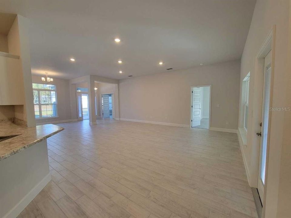 For Sale: $372,550 (4 beds, 3 baths, 2281 Square Feet)