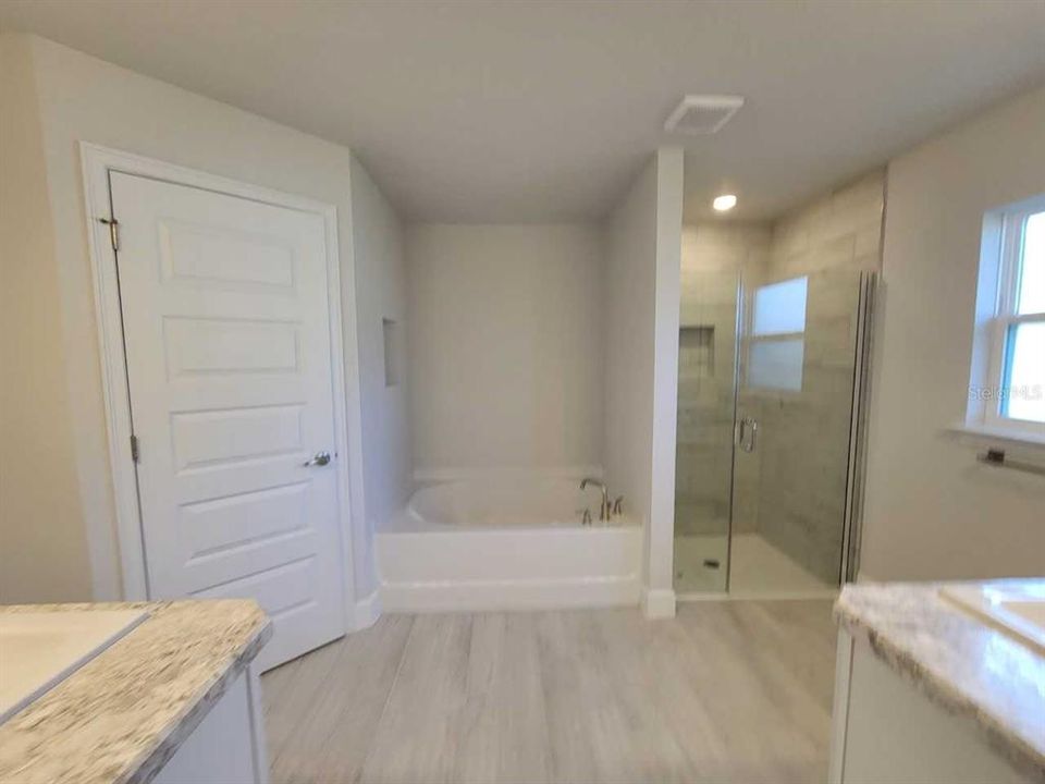 For Sale: $372,550 (4 beds, 3 baths, 2281 Square Feet)