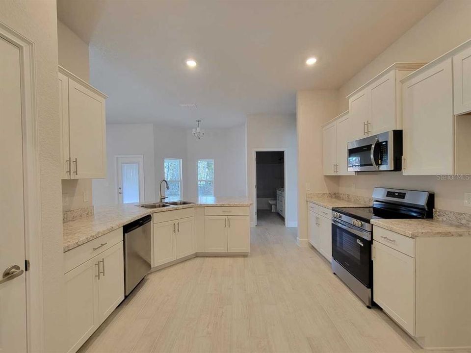 For Sale: $372,550 (4 beds, 3 baths, 2281 Square Feet)