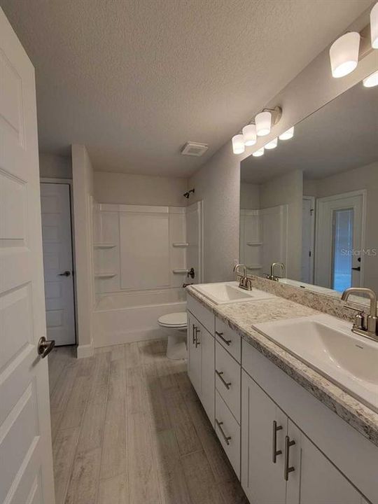 For Sale: $372,550 (4 beds, 3 baths, 2281 Square Feet)