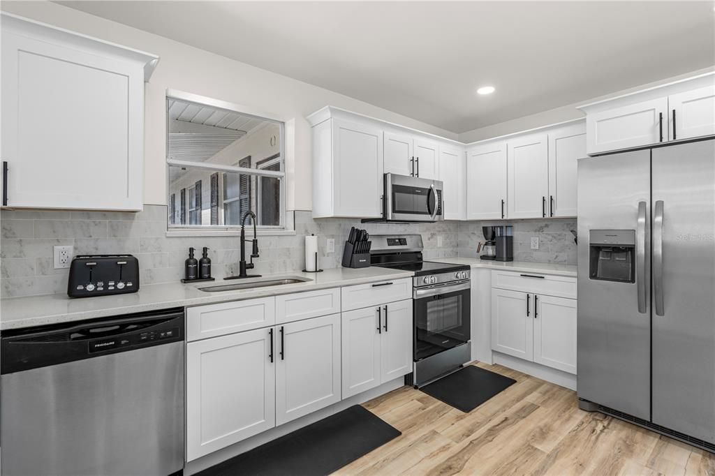 На продажу: $555,000 (3 спален, 2 ванн, 1605 Квадратных фут)