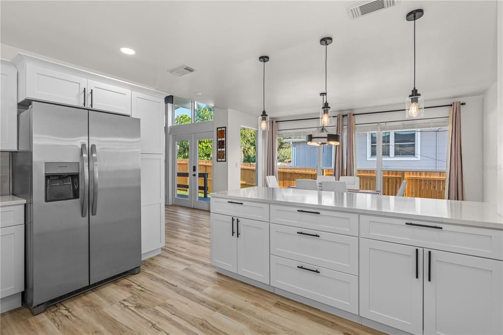 На продажу: $555,000 (3 спален, 2 ванн, 1605 Квадратных фут)