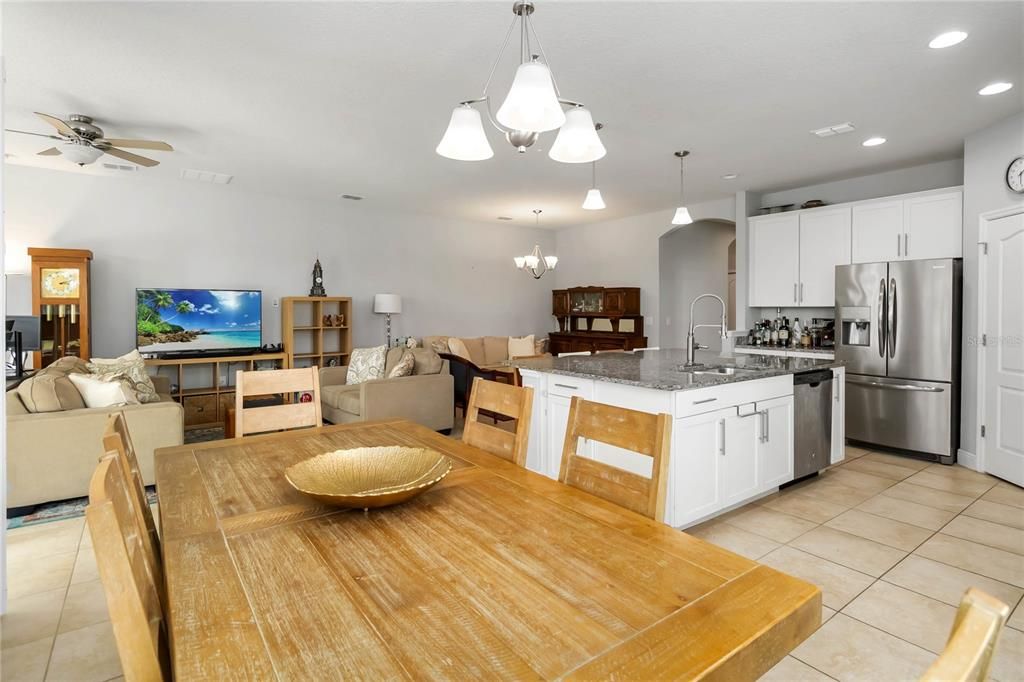 На продажу: $415,000 (3 спален, 3 ванн, 2069 Квадратных фут)