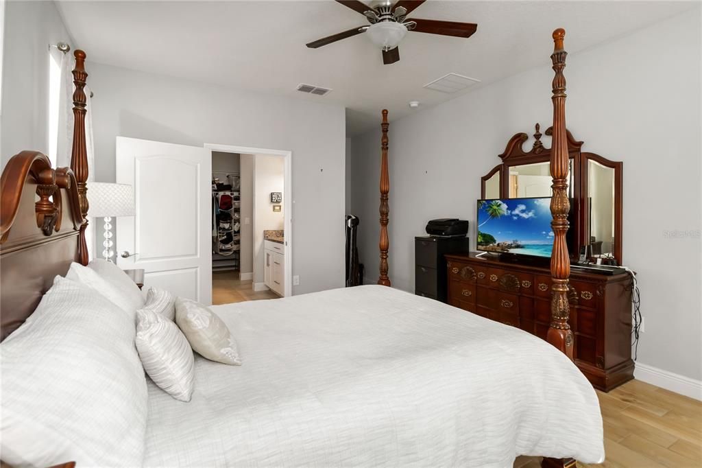 На продажу: $415,000 (3 спален, 3 ванн, 2069 Квадратных фут)