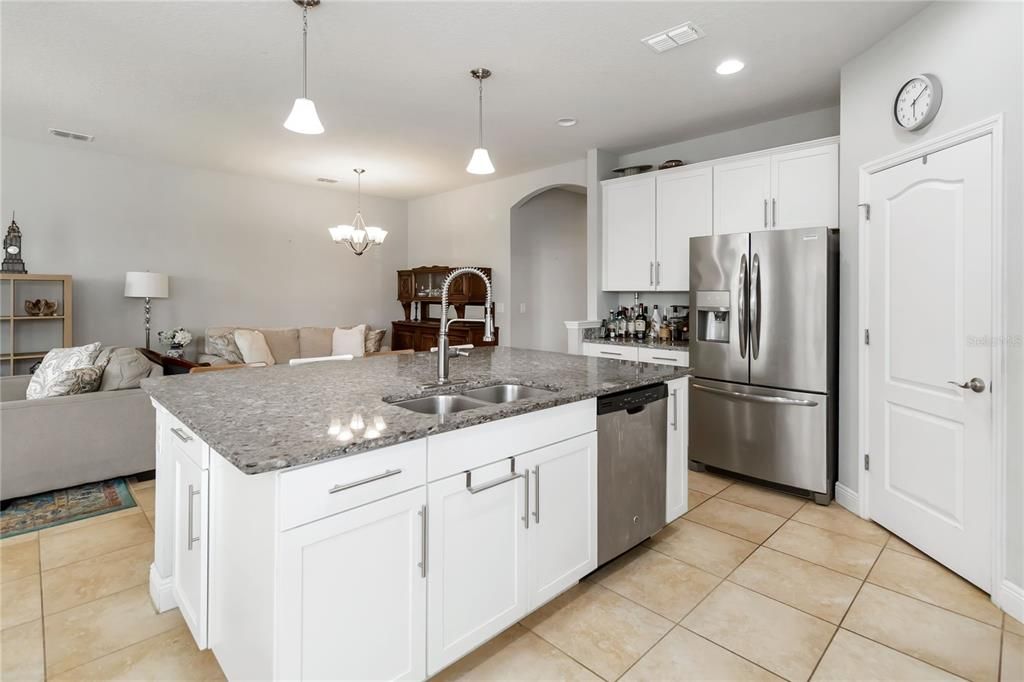 На продажу: $415,000 (3 спален, 3 ванн, 2069 Квадратных фут)