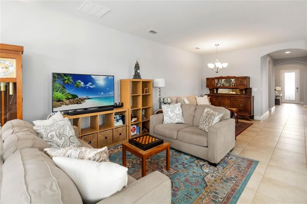 На продажу: $415,000 (3 спален, 3 ванн, 2069 Квадратных фут)