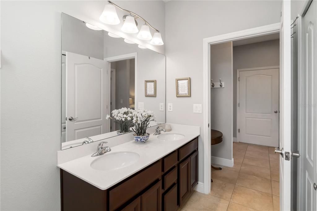 На продажу: $415,000 (3 спален, 3 ванн, 2069 Квадратных фут)