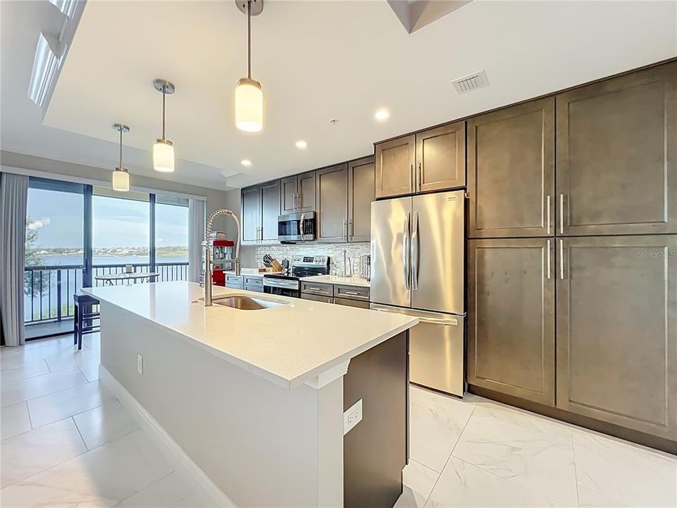 На продажу: $440,000 (3 спален, 3 ванн, 1568 Квадратных фут)