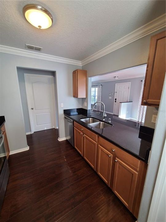 На продажу: $215,000 (3 спален, 2 ванн, 1302 Квадратных фут)